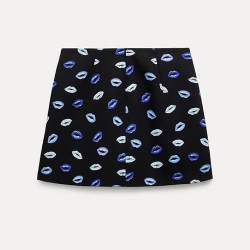 NWT ZARA Black Lip-Print A-Line Mini Skirt